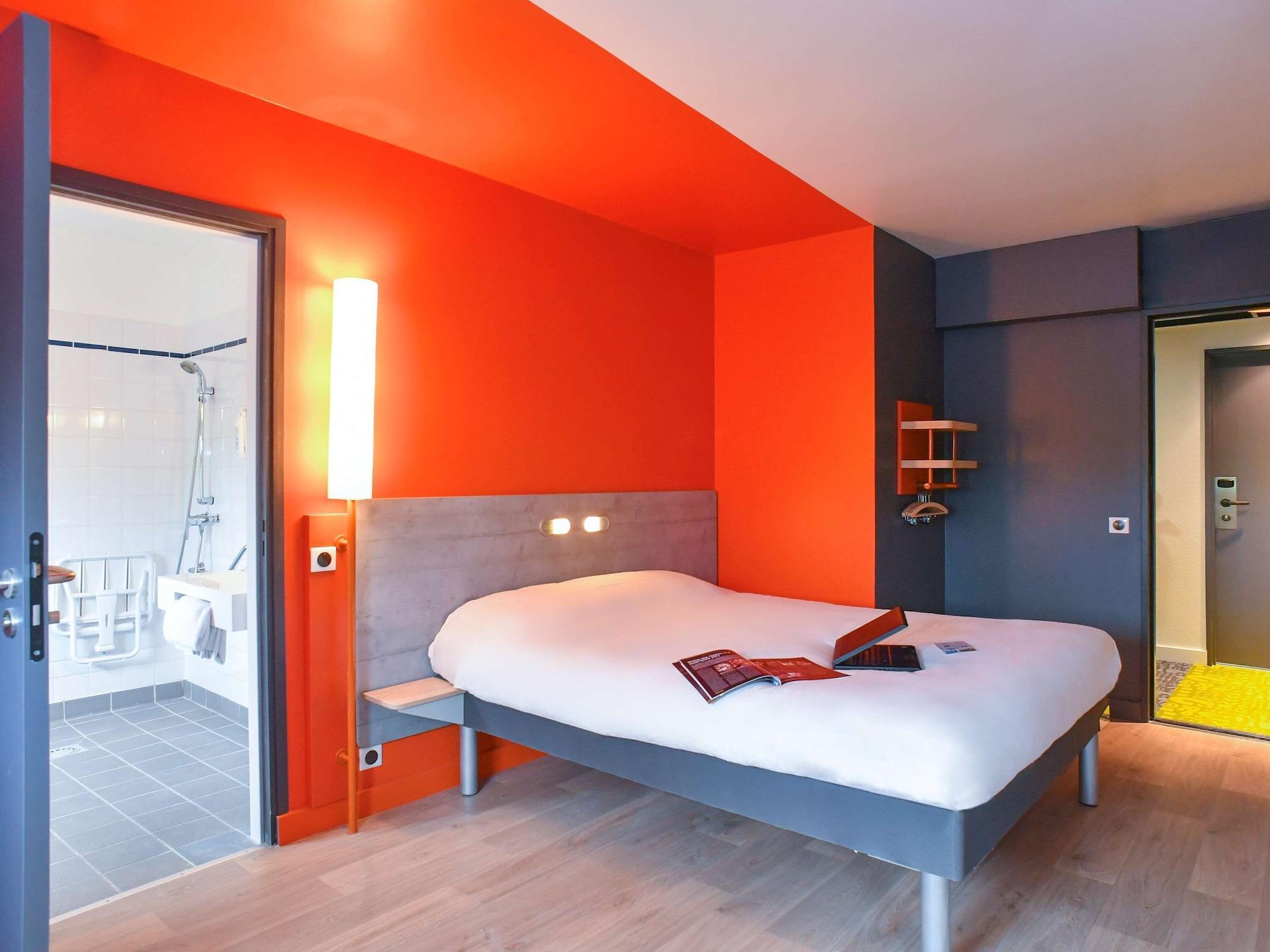 Ibis Budget Coutances Esterno foto