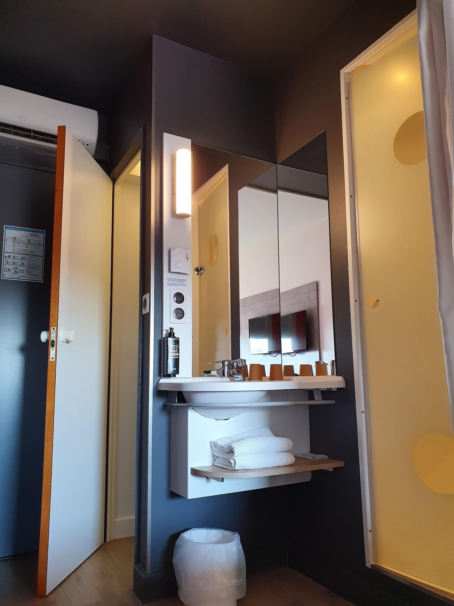 Ibis Budget Coutances Esterno foto