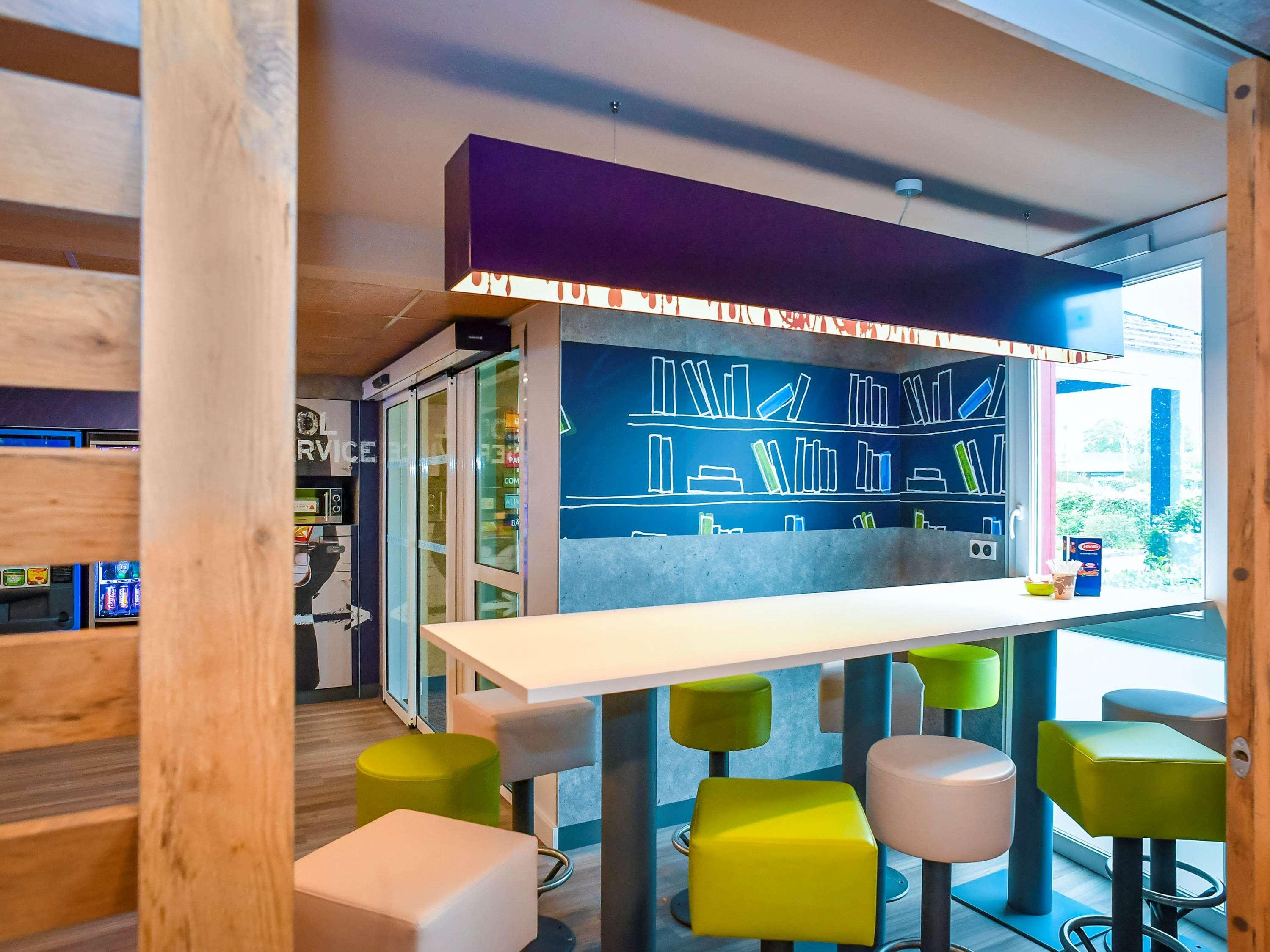 Ibis Budget Coutances Esterno foto