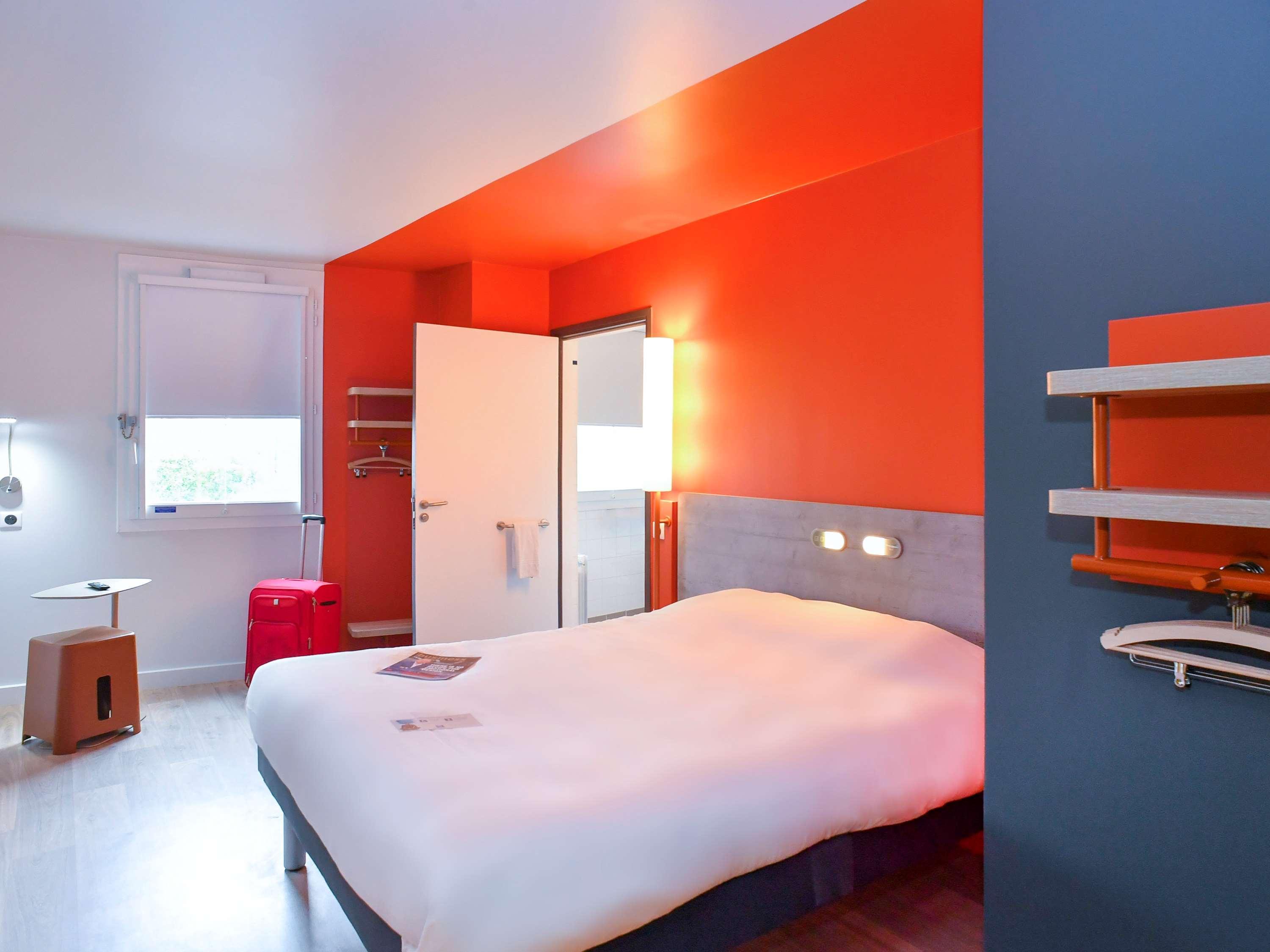 Ibis Budget Coutances Esterno foto
