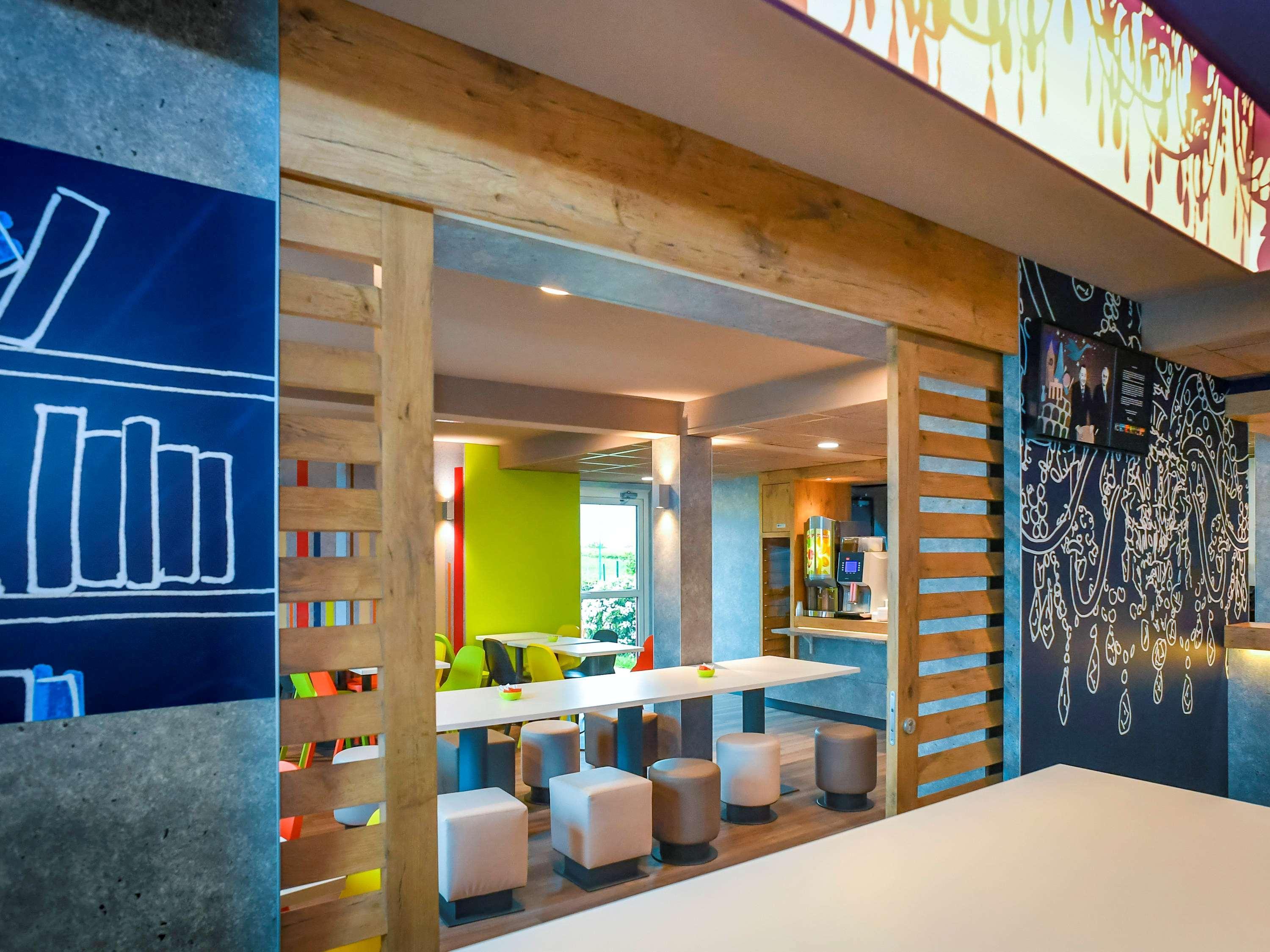 Ibis Budget Coutances Esterno foto