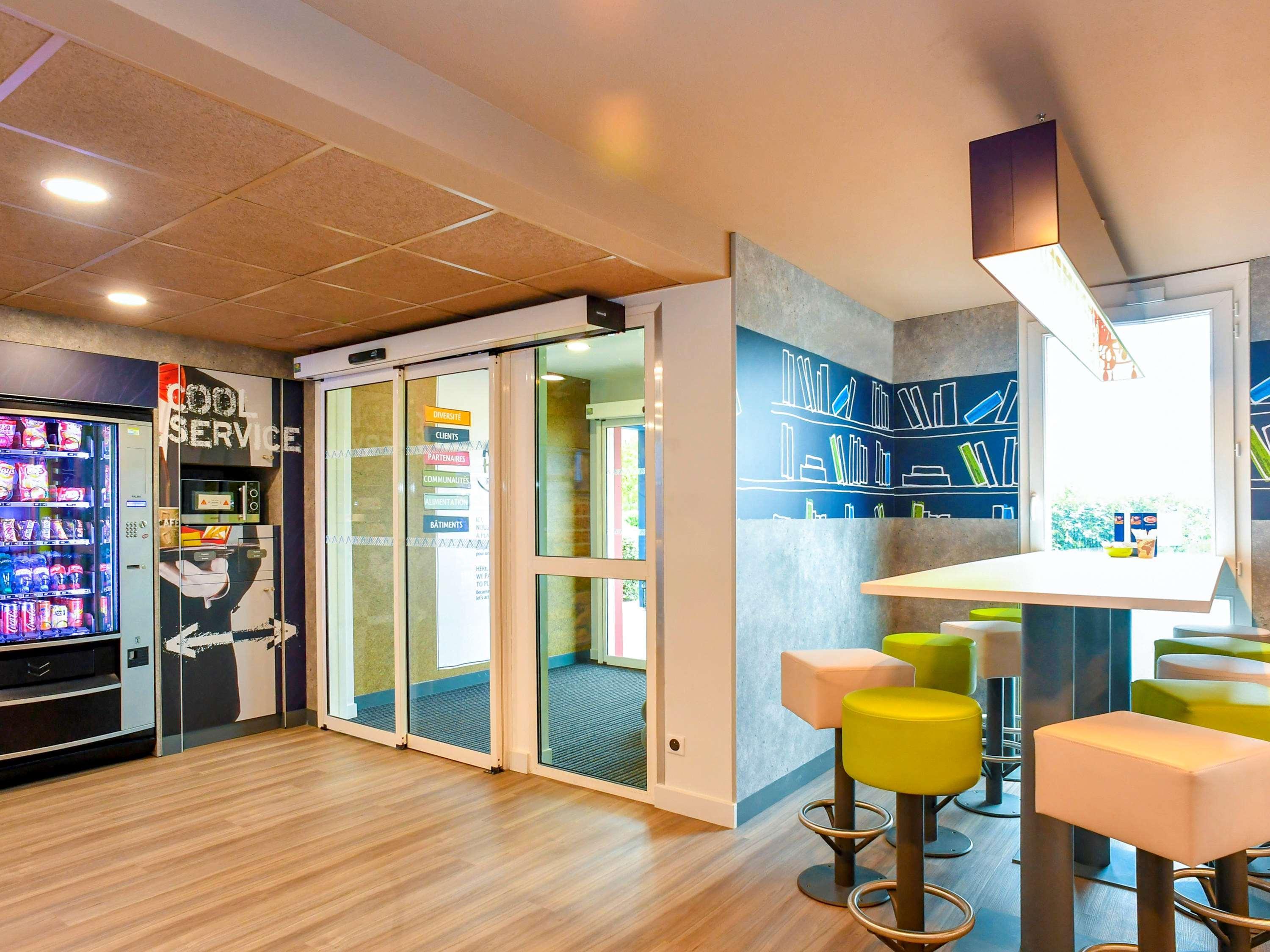 Ibis Budget Coutances Esterno foto