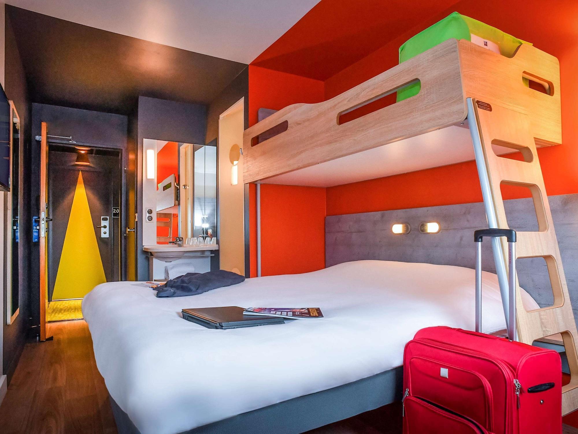 Ibis Budget Coutances Esterno foto