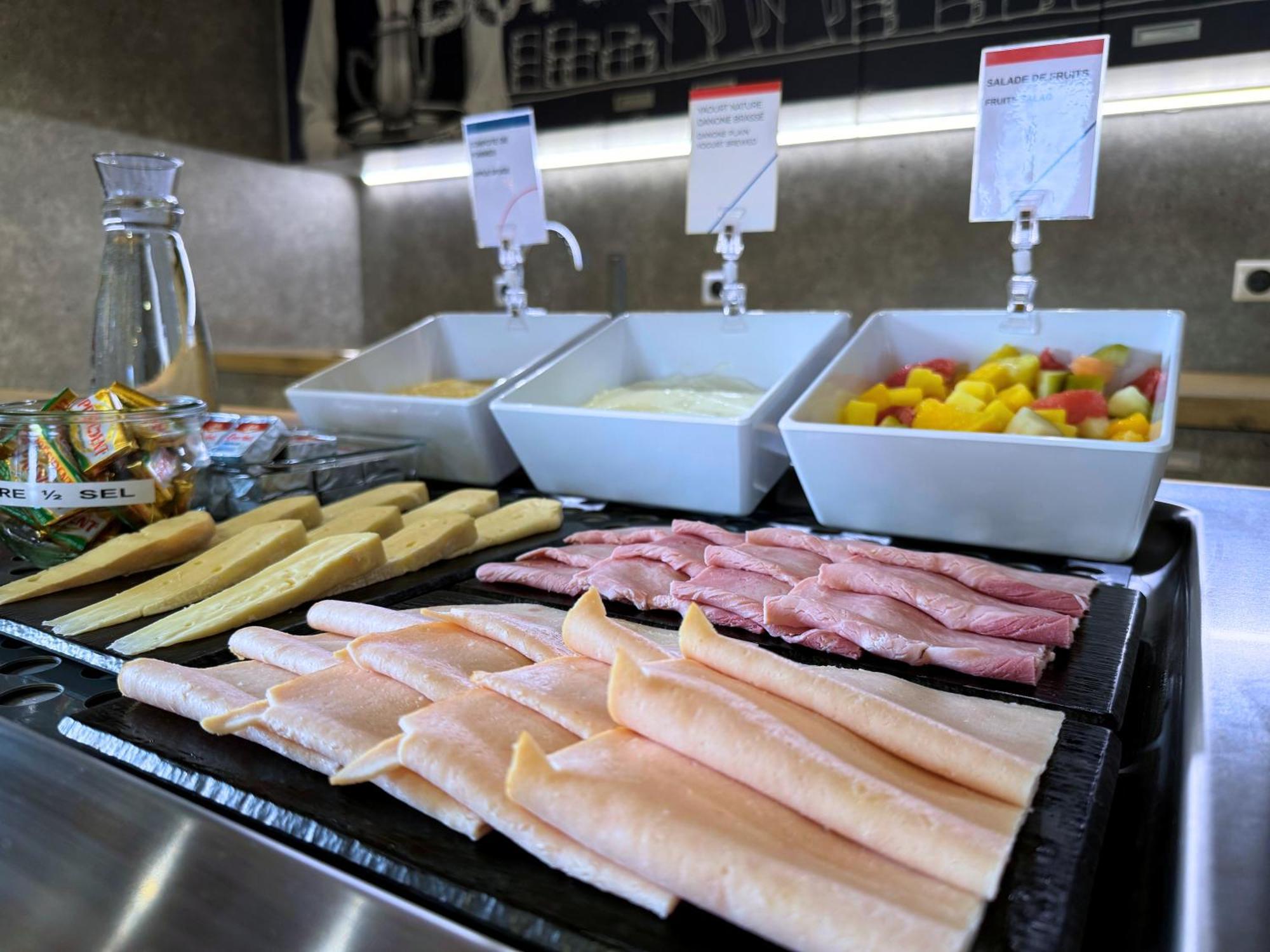 Ibis Budget Coutances Esterno foto