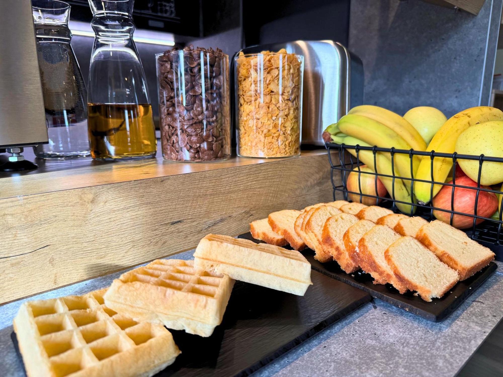Ibis Budget Coutances Esterno foto