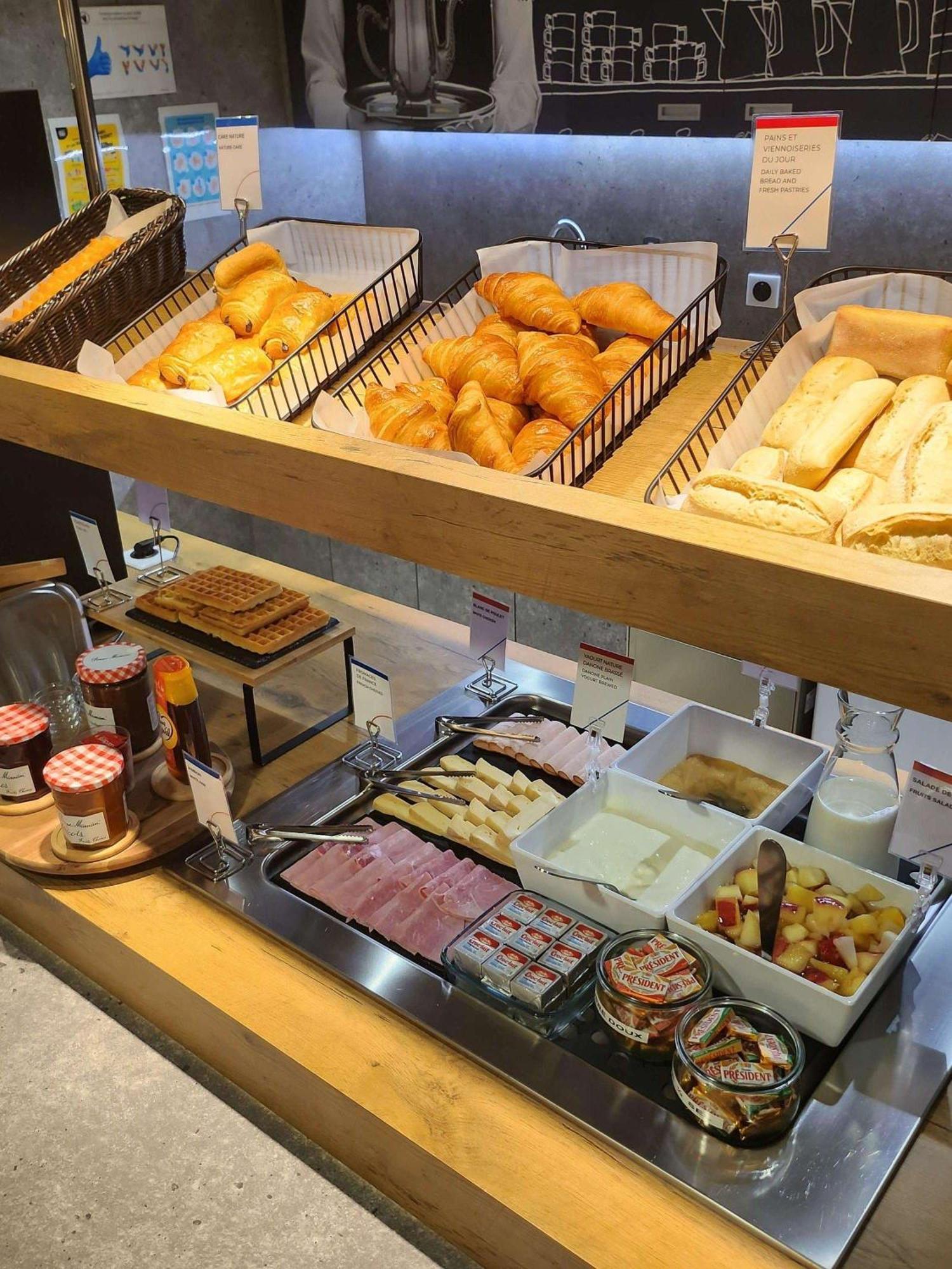 Ibis Budget Coutances Esterno foto