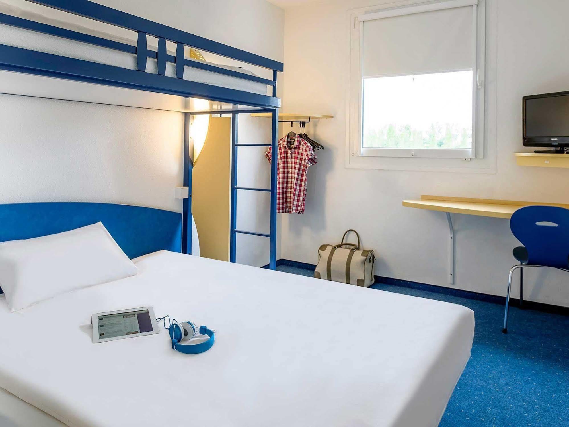 Ibis Budget Coutances Esterno foto