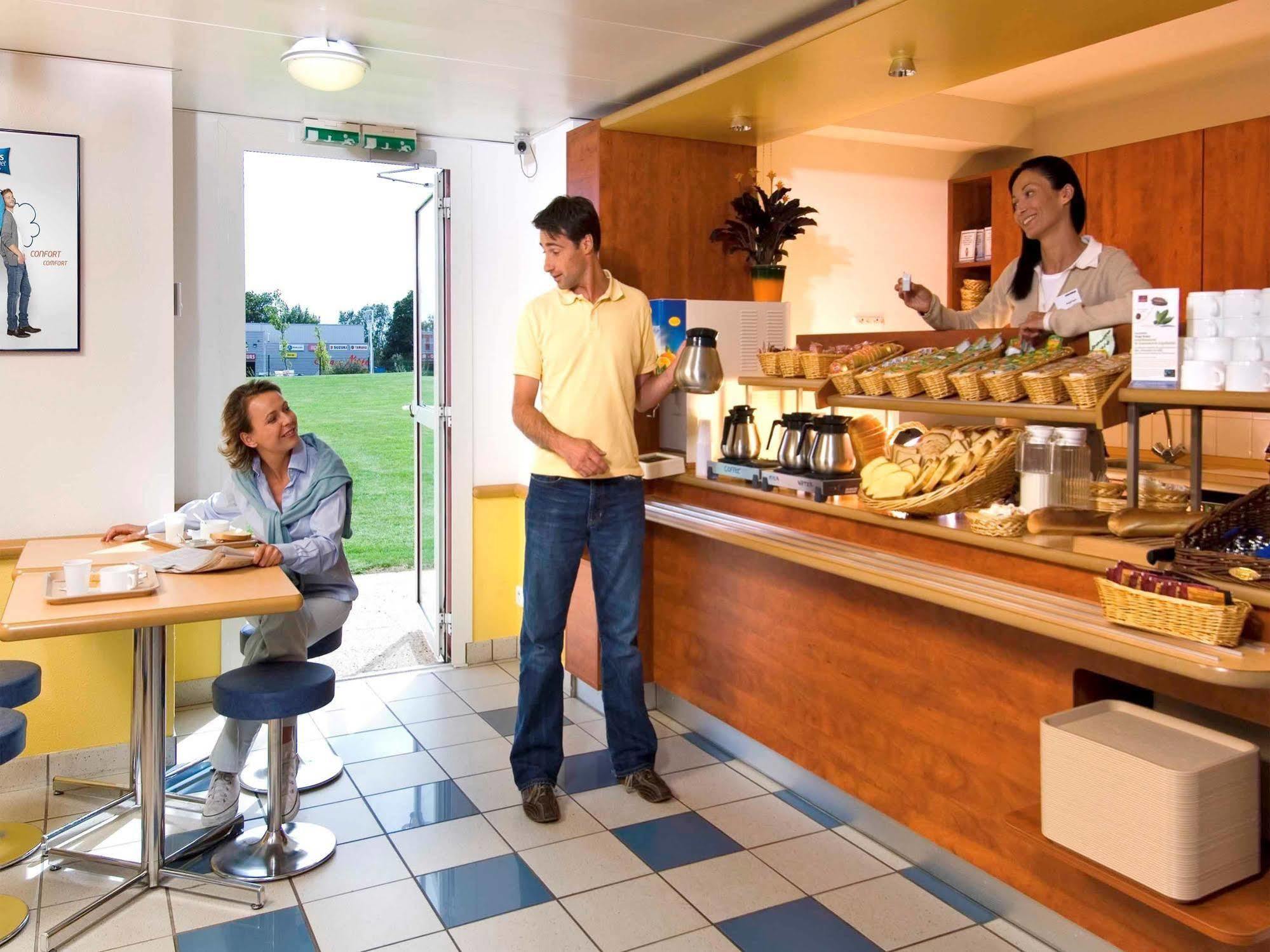 Ibis Budget Coutances Esterno foto