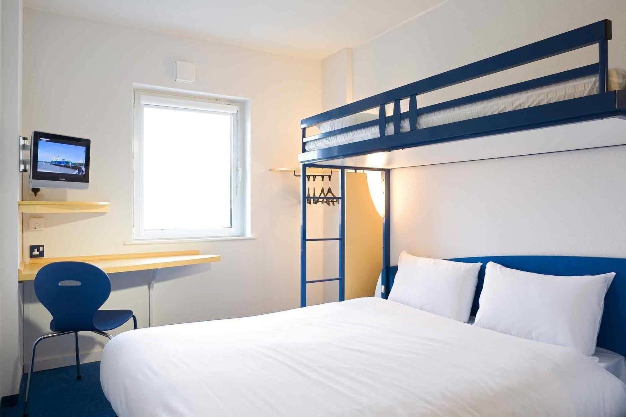 Ibis Budget Coutances Esterno foto