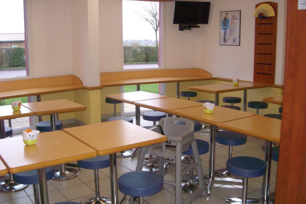 Ibis Budget Coutances Esterno foto